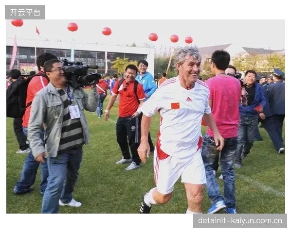 球队在亚洲杯等大赛中的表现稳步提升,为冲击世界杯积累了信心。 球队在亚洲杯等大赛中的表现稳步提升,为冲击世界杯积累了信心。